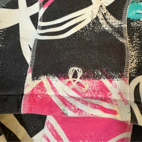 TNA Pink and Teal Graphic Hoodie

#1221 - Picture 10 of 11